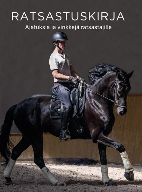Ratsastuskirja-kirjan kansikuva, kannessa musta hevonen ratsastaja selässään